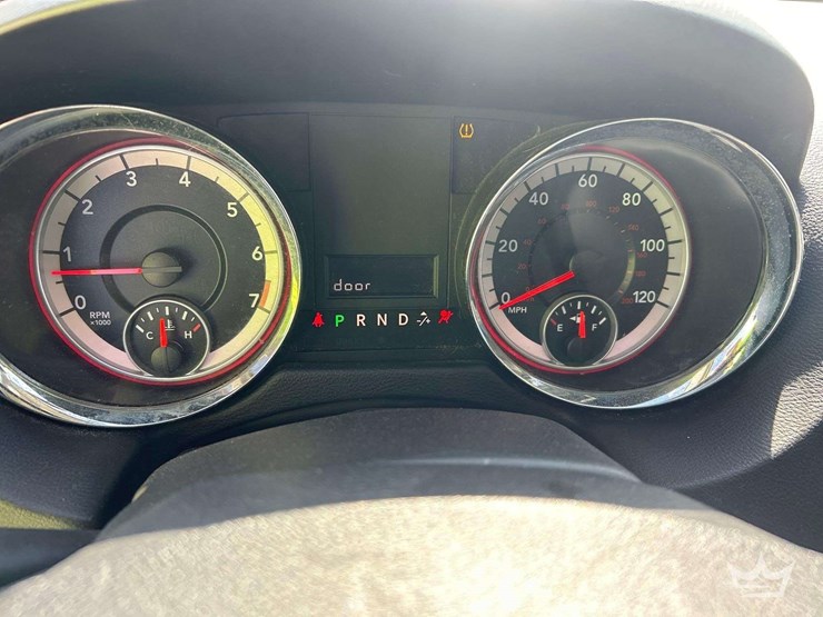 2014-dodge-grand-caravan-image-14