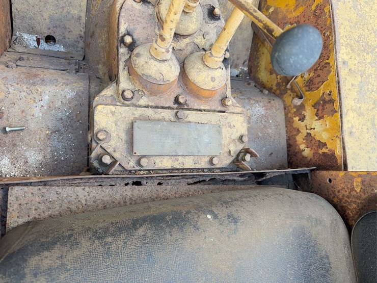 caterpillar-ten-gas-crawler-image-24