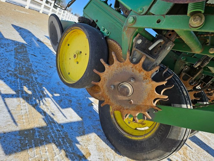 john-deere-7000-image-17