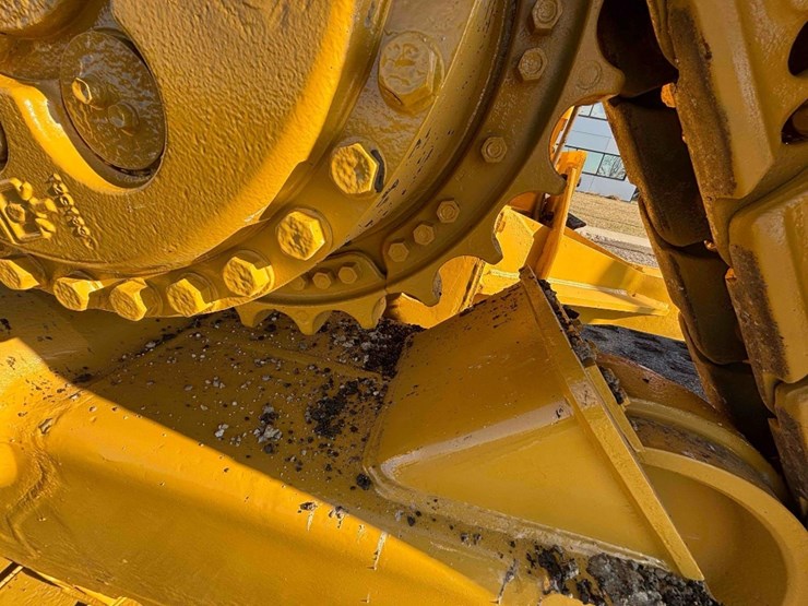 2020-caterpillar-d8t-image-17