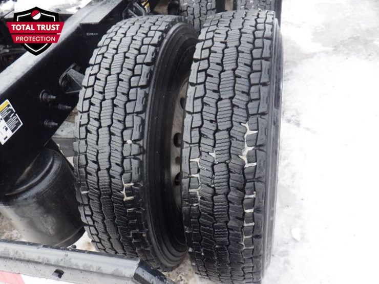 2019-peterbilt-579-image-7