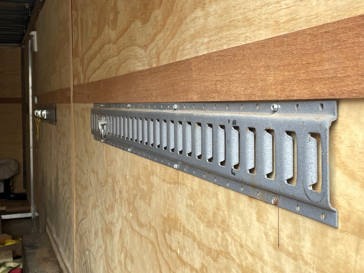 #4004-•-2016-enclosed-24'-rc-trailer-(has-wi-title)-image-31