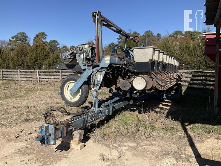 1996-kinze-2600-image-2