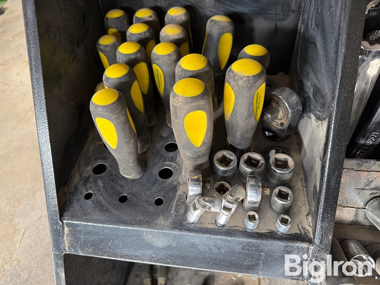 john-deere-toolbox-with-tools-image-11
