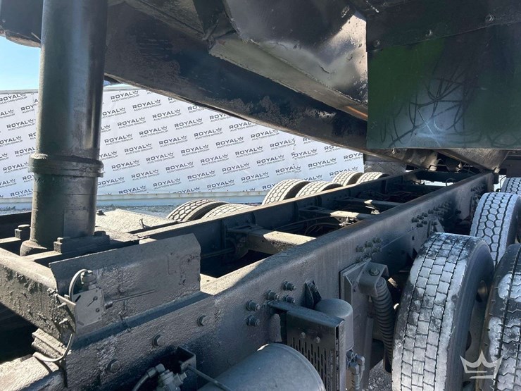 2004-peterbilt-357-image-10