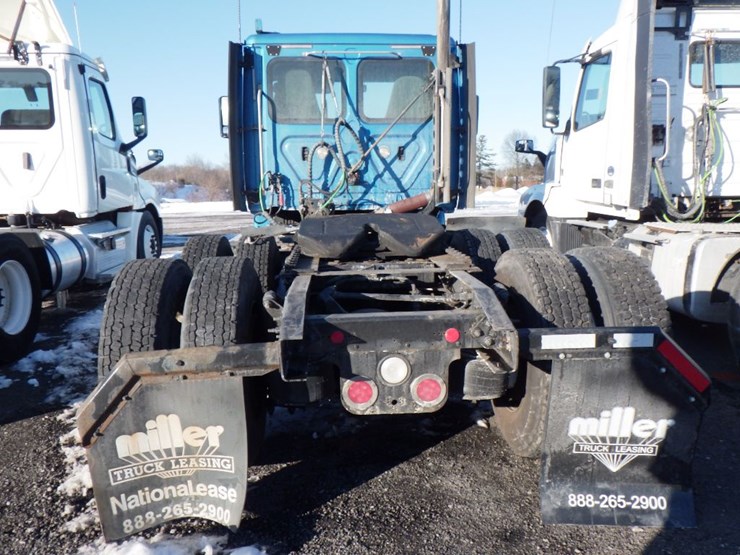 2018-freightliner-cascadia-113-image-8
