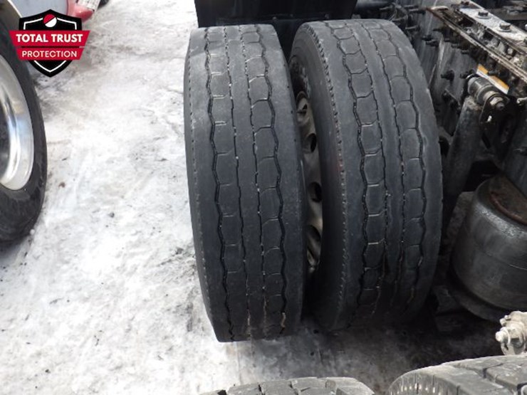 2022-volvo-vnl-300-image-15