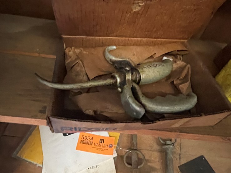 #5924-•-contents-of-shelf-and-(2)-toolboxes-image-5