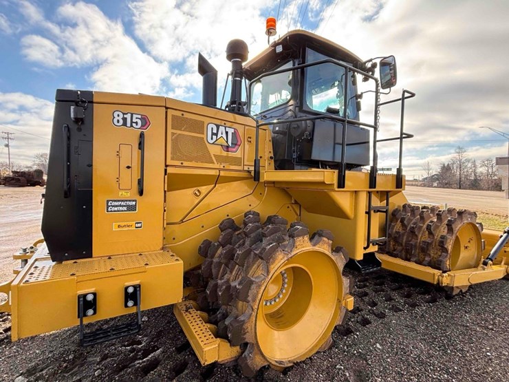 2023-caterpillar-815-image-27