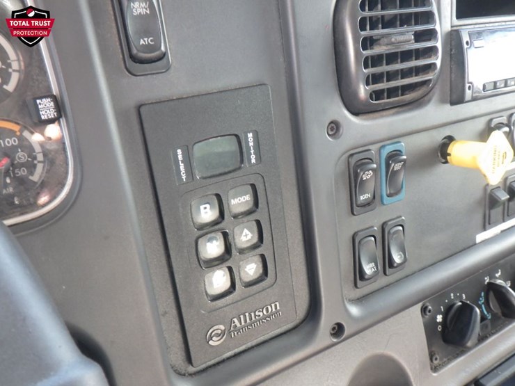 2019-freightliner-m2-106-image-12