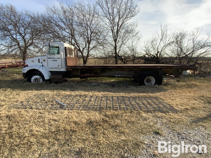 1998-peterbilt-330-image-8