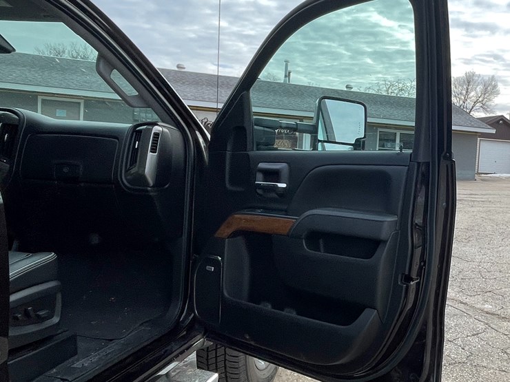 #4000-•-2019-chevy-silverado-high-country-pickup-(has-wi-title)-image-27