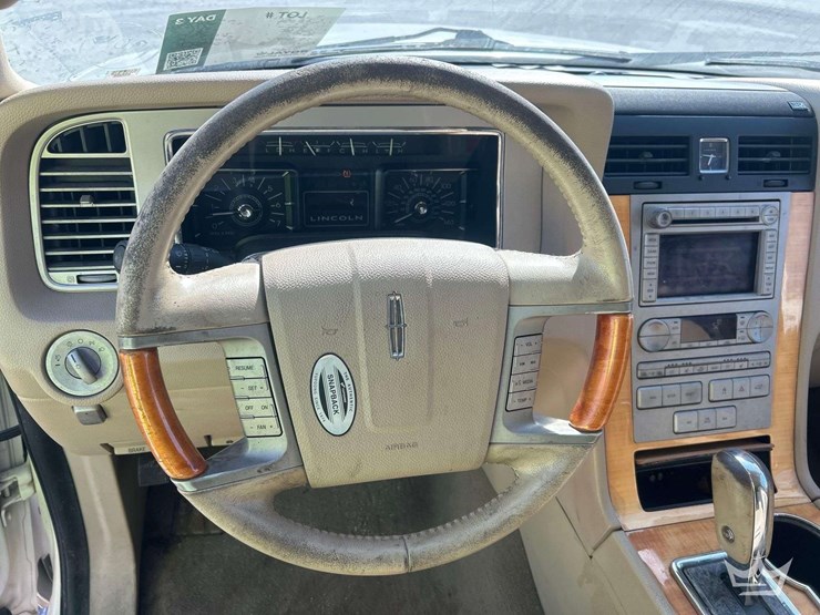 2008-lincoln-navigator-image-11