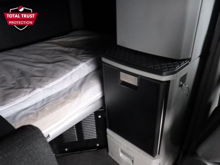 2022-kenworth-t680-image-4