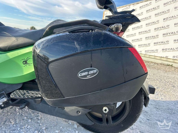 2012-can-am-spyder-motorcycle-image-16