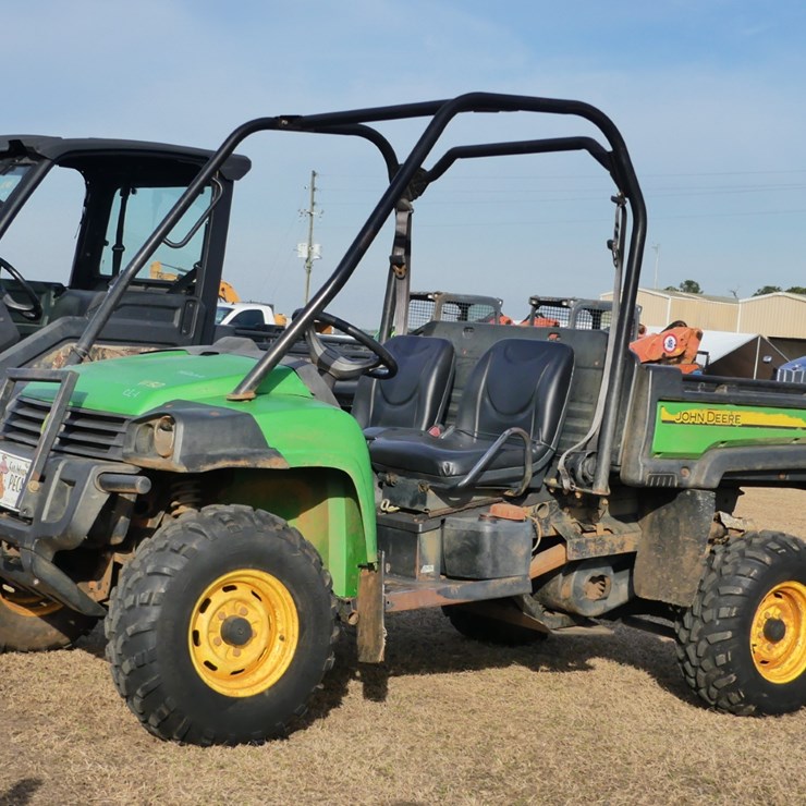 JOHN DEERE GATOR