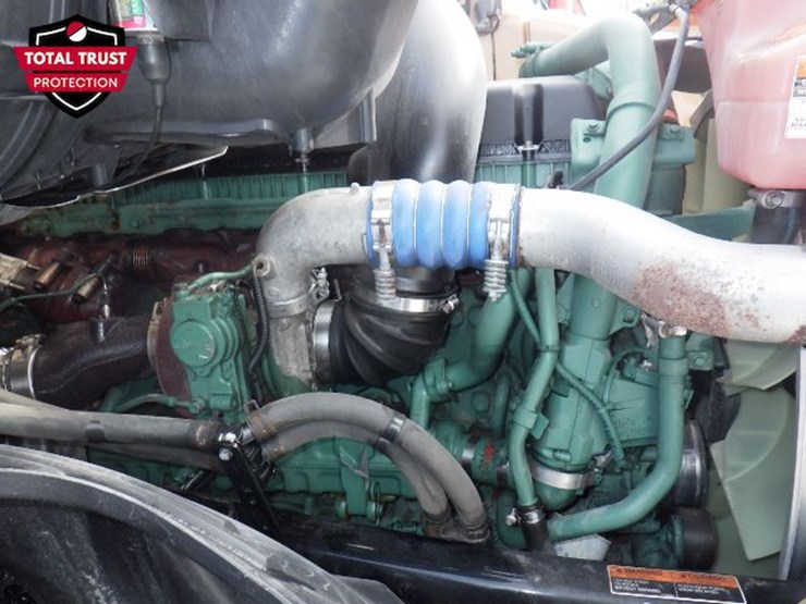 2023-volvo-vnl-300-image-25