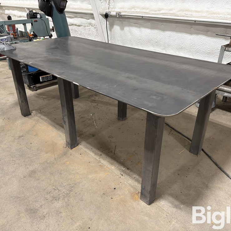 8' Welding Table W/Reversible Vice