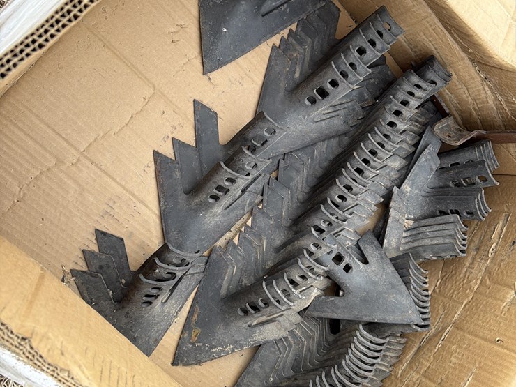 john-deere-tillage-sweeps-image-1