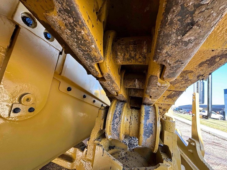 2020-caterpillar-d8t-image-21