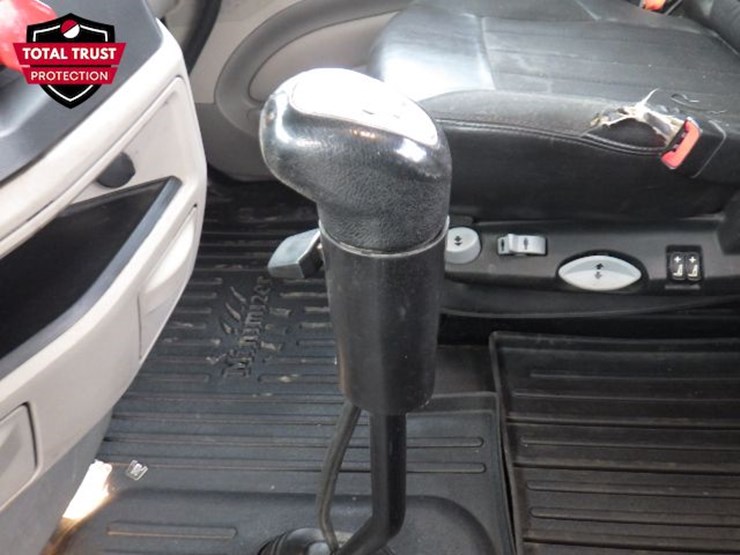 2019-peterbilt-579-image-16