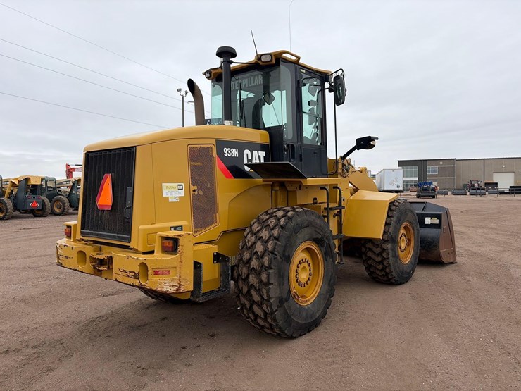 caterpillar-938h-image-4