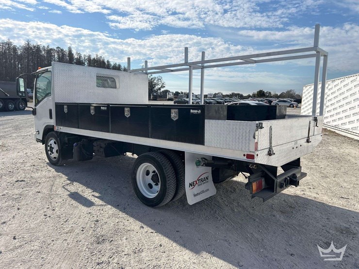 2017-isuzu-nrr-image-4