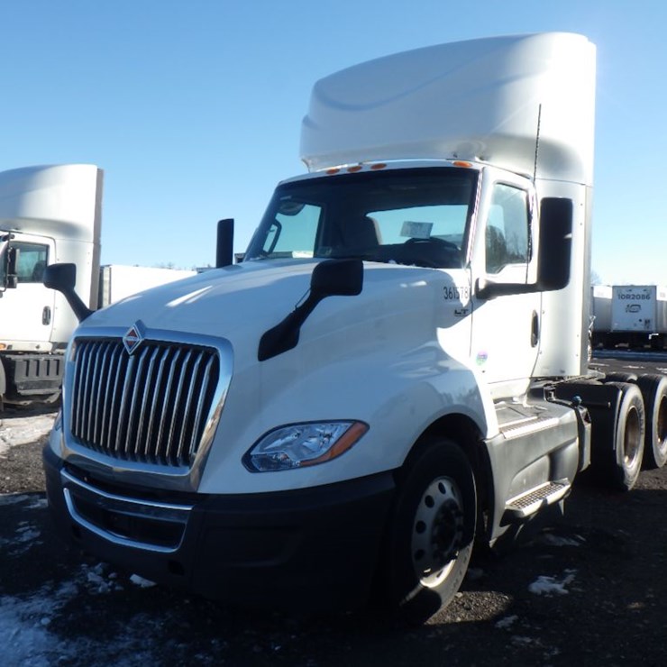 2021 INTERNATIONAL LT