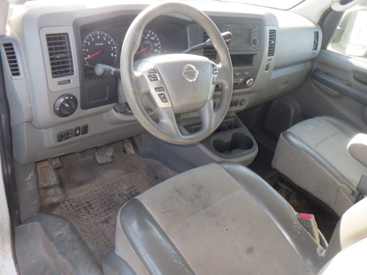 2013-nissan-nv2500-image-10