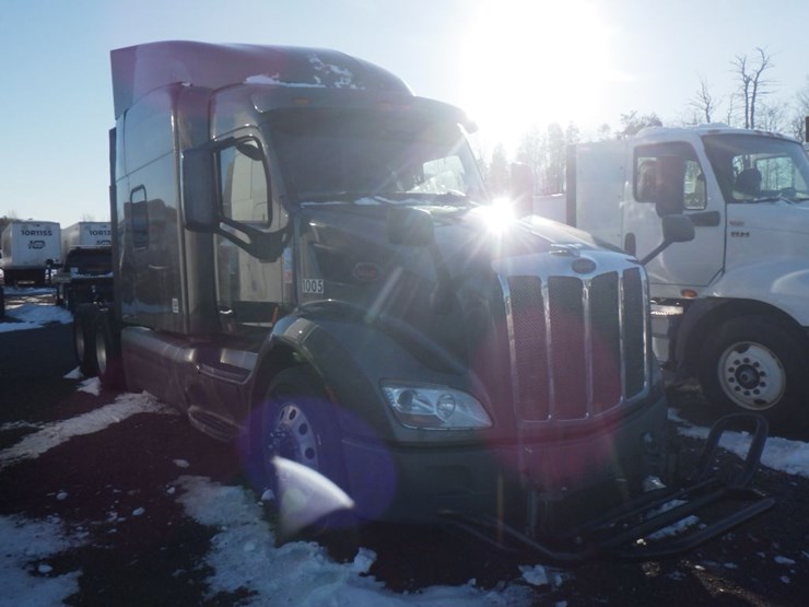 2019-peterbilt-579-image-3