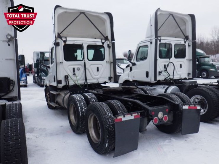 2021-freightliner-cascadia-116-image-11