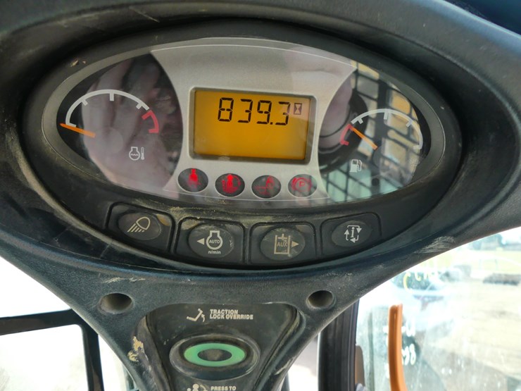 2022-bobcat-t740-image-15