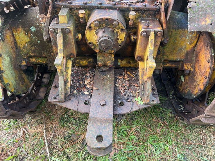 caterpillar-thirty-image-26