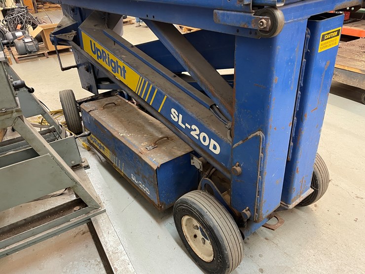 #4008-•-upright-scissor-lift-image-5