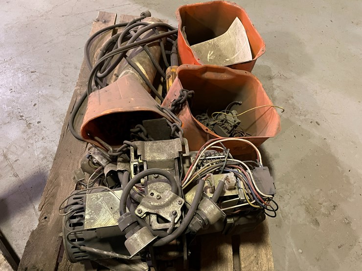 #7005-•-various-scrap-parts-image-5