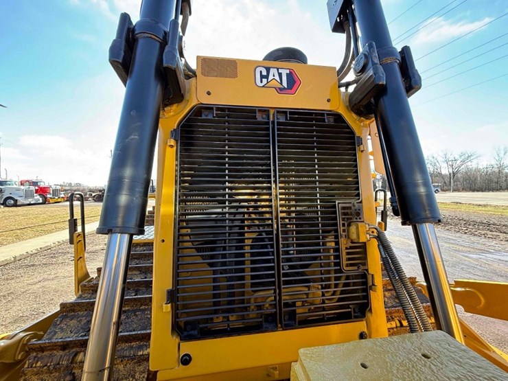 2020-caterpillar-d8t-image-24