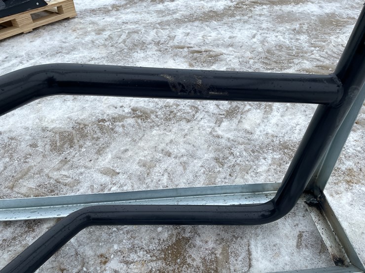 #2367-•-wolverine-hydraulic-bale-squeeze-attachment-image-25