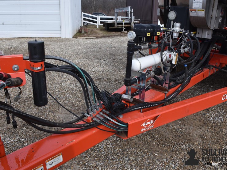 2012-kuhn-krause-gladiator-1200-8r30-strip-till-applicator-w/montag-dry-fertilizer-image-11