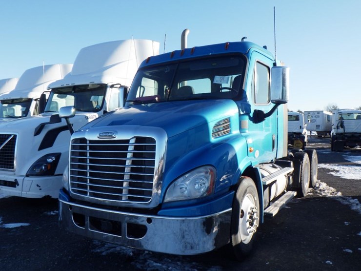 2018-freightliner-cascadia-113-image-1