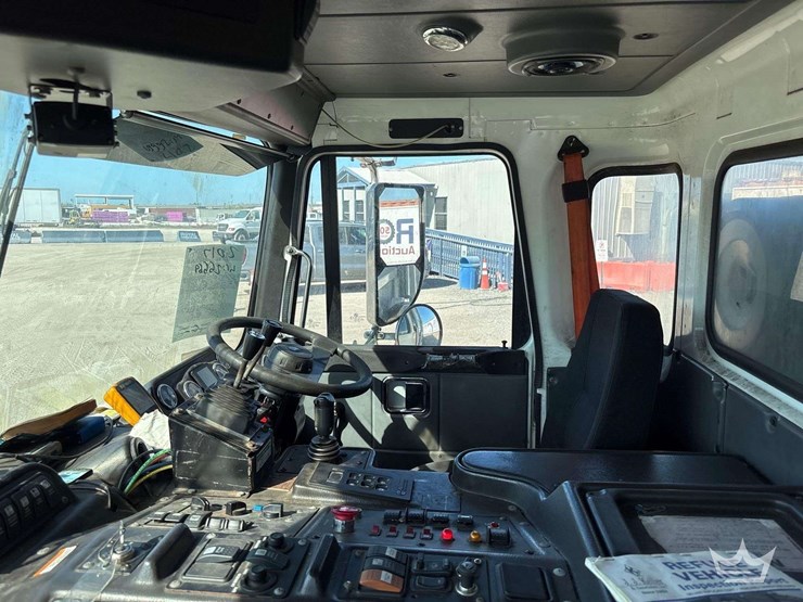 2017-autocar-xpeditor-image-12