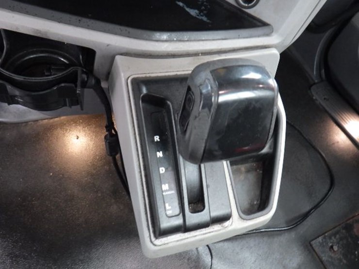 2017-peterbilt-589-image-16