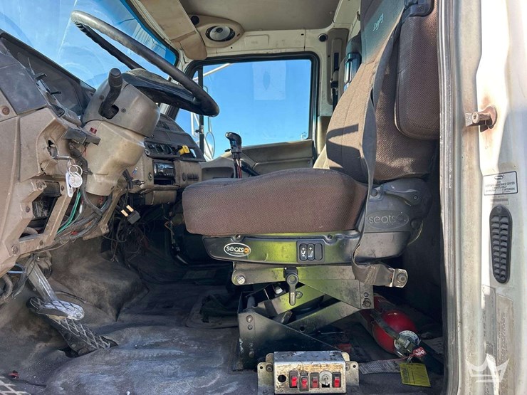 2003-sterling-l8500-image-10