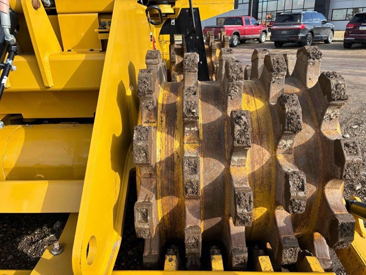 2023-caterpillar-815-image-16