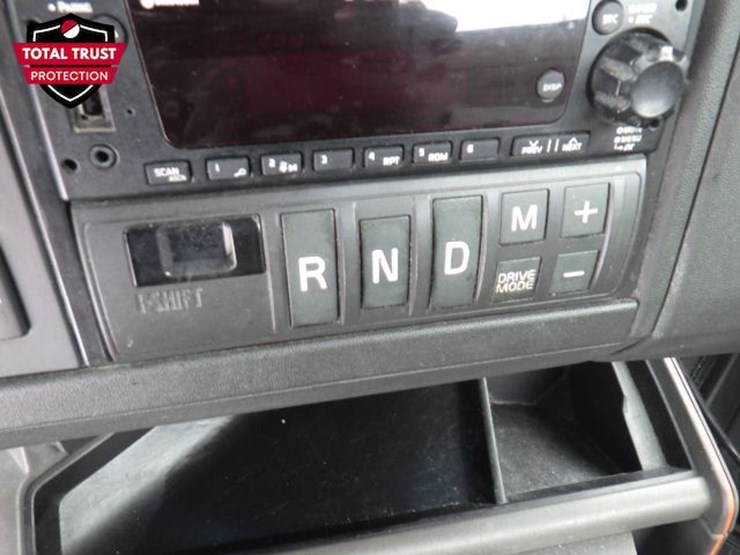 2022-volvo-vnl-300-image-16