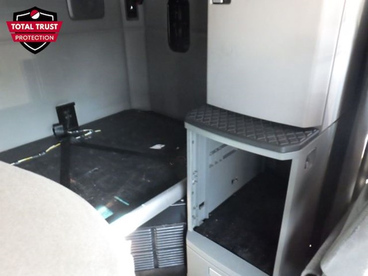 2020-kenworth-t680-image-4