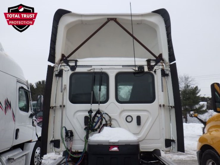 2020-freightliner-cascadia-116-image-12