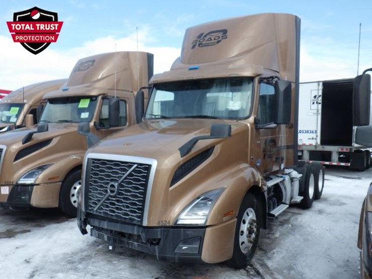 2022-volvo-vnl-300-image-1