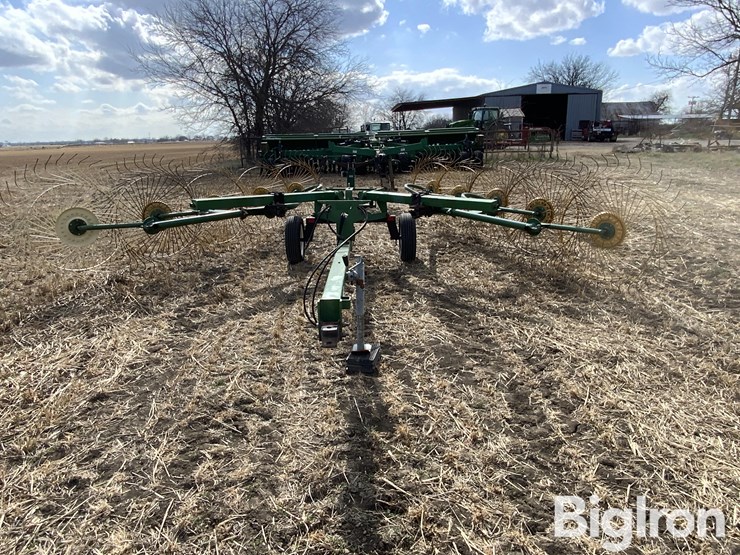 km-rake-caddy-hay-rake-image-2