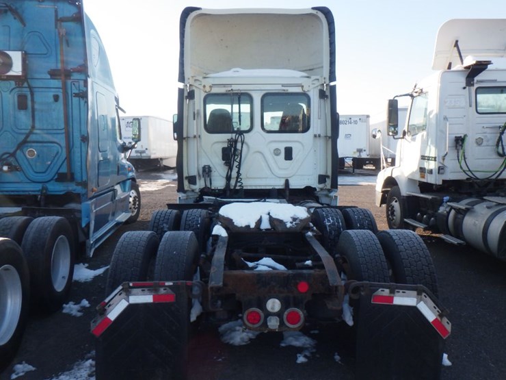 2014-freightliner-cascadia-125-evolution-image-7