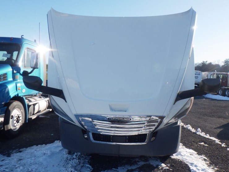 2018-freightliner-cascadia-126-image-19